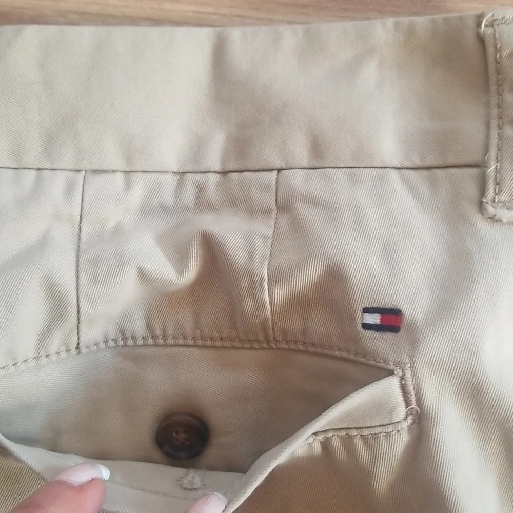 Tommy Hilfiger Tailor Fit Chino in Beige Mens Size 34x34 Classic Wardrobe Basic